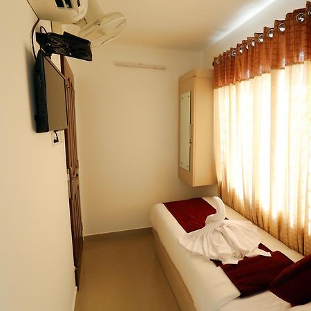 Hotel Swarna Residency Kochi Εξωτερικό φωτογραφία