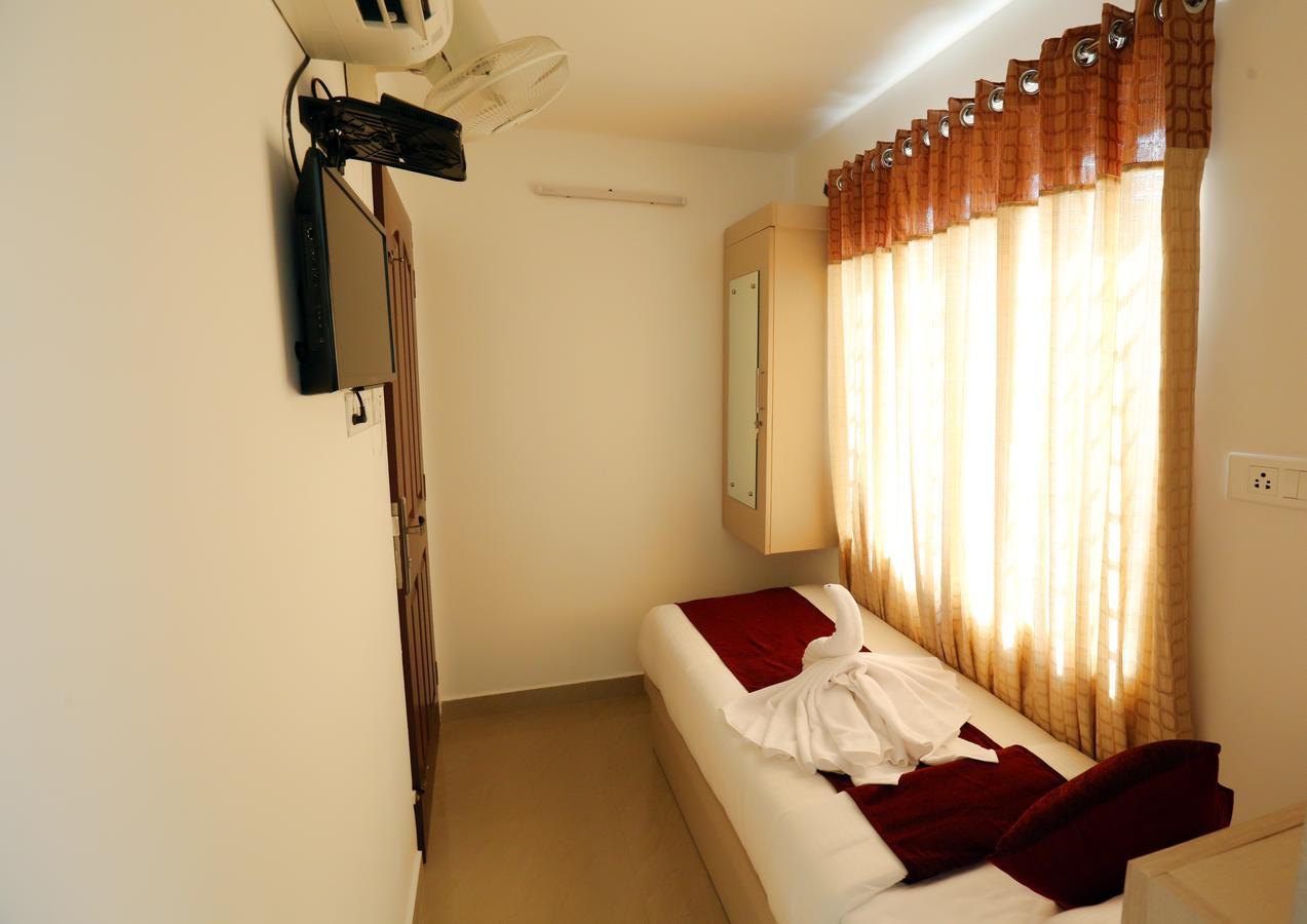 Hotel Swarna Residency Kochi Εξωτερικό φωτογραφία