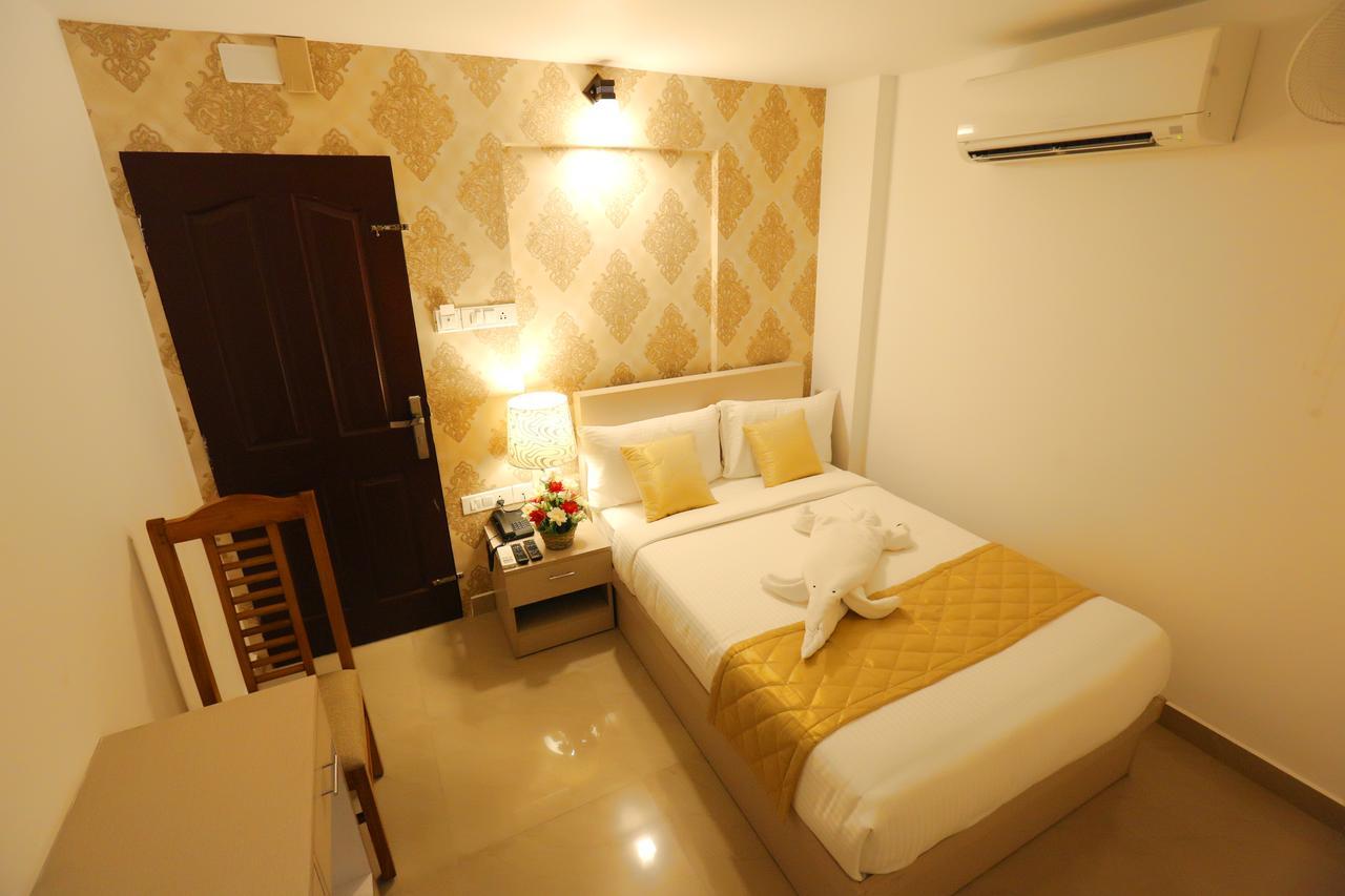 Hotel Swarna Residency Kochi Εξωτερικό φωτογραφία
