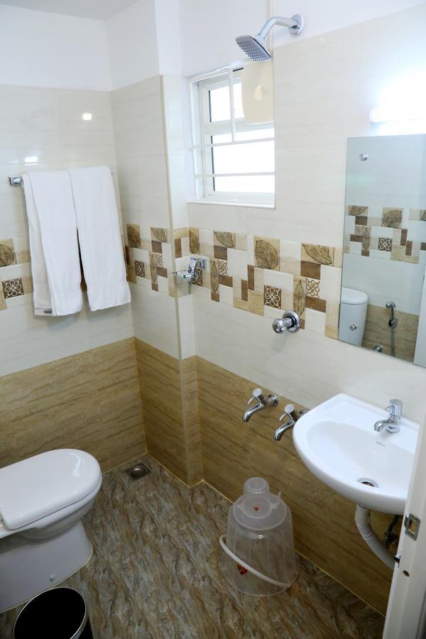 Hotel Swarna Residency Kochi Εξωτερικό φωτογραφία